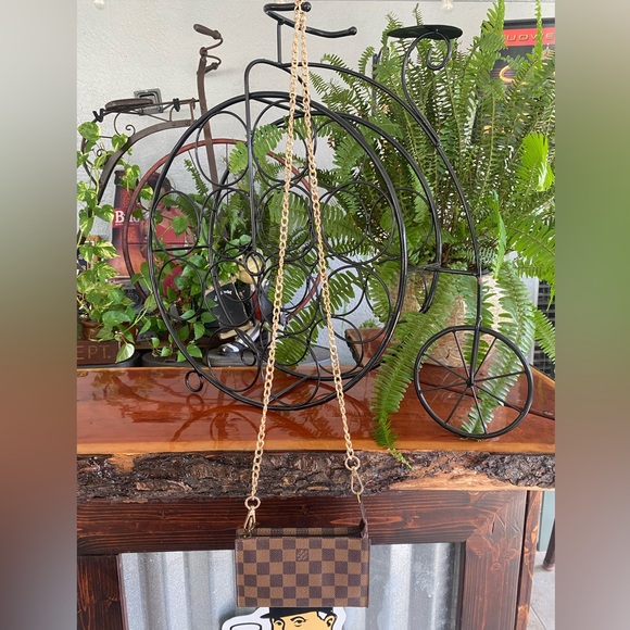 Louis Vuitton Damier Ebene Canvas Pochette with Crossbody Chain - Picture 12 of 12